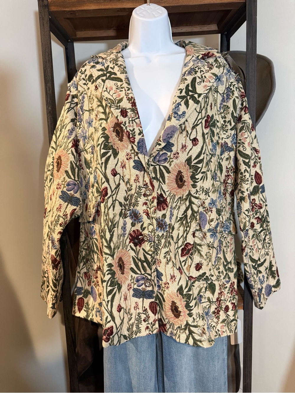 Floral Tapestry Jacket blazer  in Cream with Multicolor Blooms
